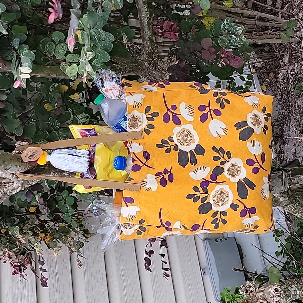 NWT ECCOLO  Pom Pom Canvas Tote